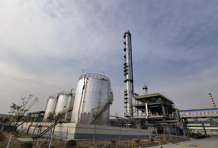 安阳市吉利旗下的绿色低碳甲醇工厂。白华兵/图