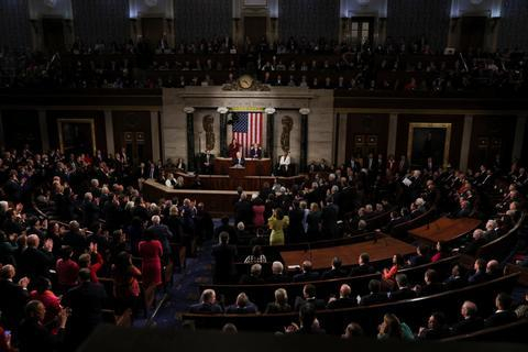 白宫官员到国会议场磋商（资料图）