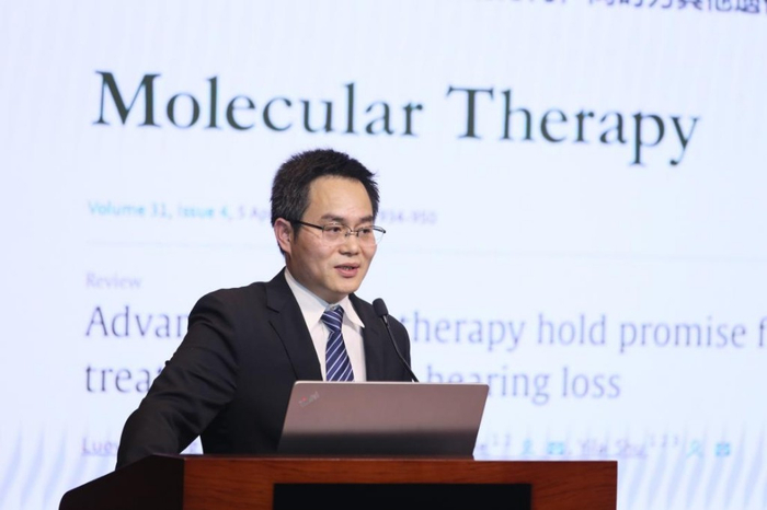 专家介绍在耳聋、耳部感染的研究中取得的创新突破。徐昊/摄