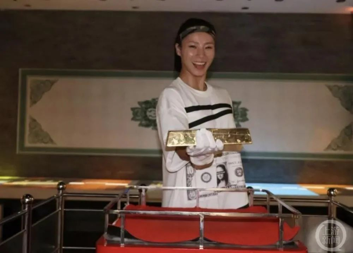 2018年世界女子拳王蔡宗菊挑战拿金砖，也失败了。    