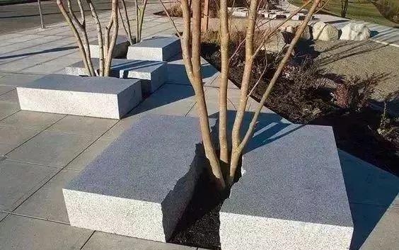 如何把一个普通的树池设计得很巧妙呢?看这里~