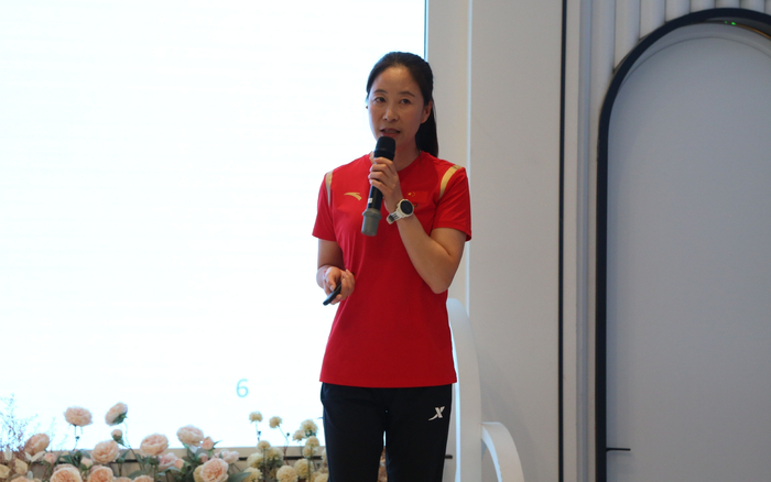 奥运冠军王丽萍出席发布会。  主办方供图