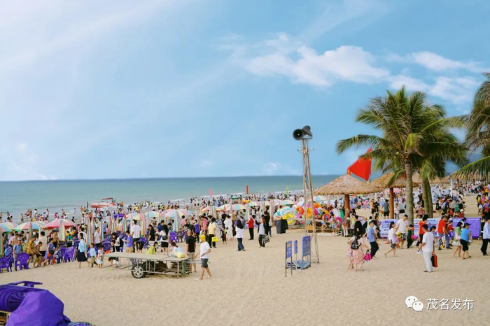 南海岛•中国第一滩游人如织。蔡晓琪 摄