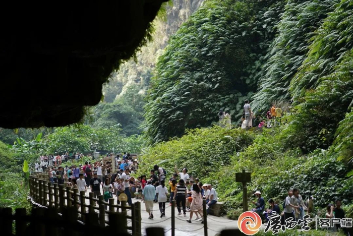 “五一”期间，百色靖西通灵大峡谷人流如织。黎嘉卡 摄