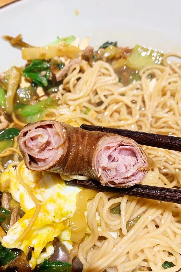 看起来像甜甜圈，吃起来油香四溢。摄影/阿毛饿了