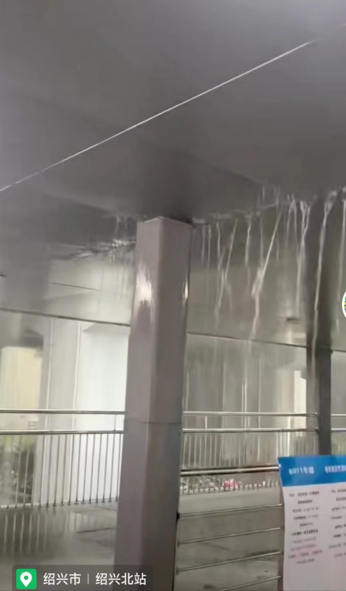 ▲天花板漏水严重。