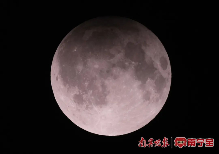 镜头下的半影月食