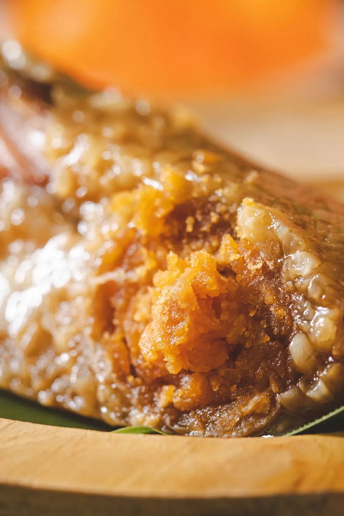 鲜肉咸蛋黄粽子。摄影/朱梦菲