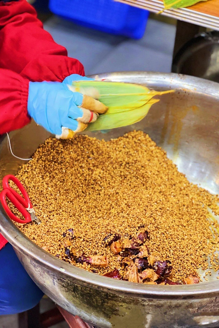 湖州枕头粽，一口吃遍江南风物。摄影/岚色的鱼