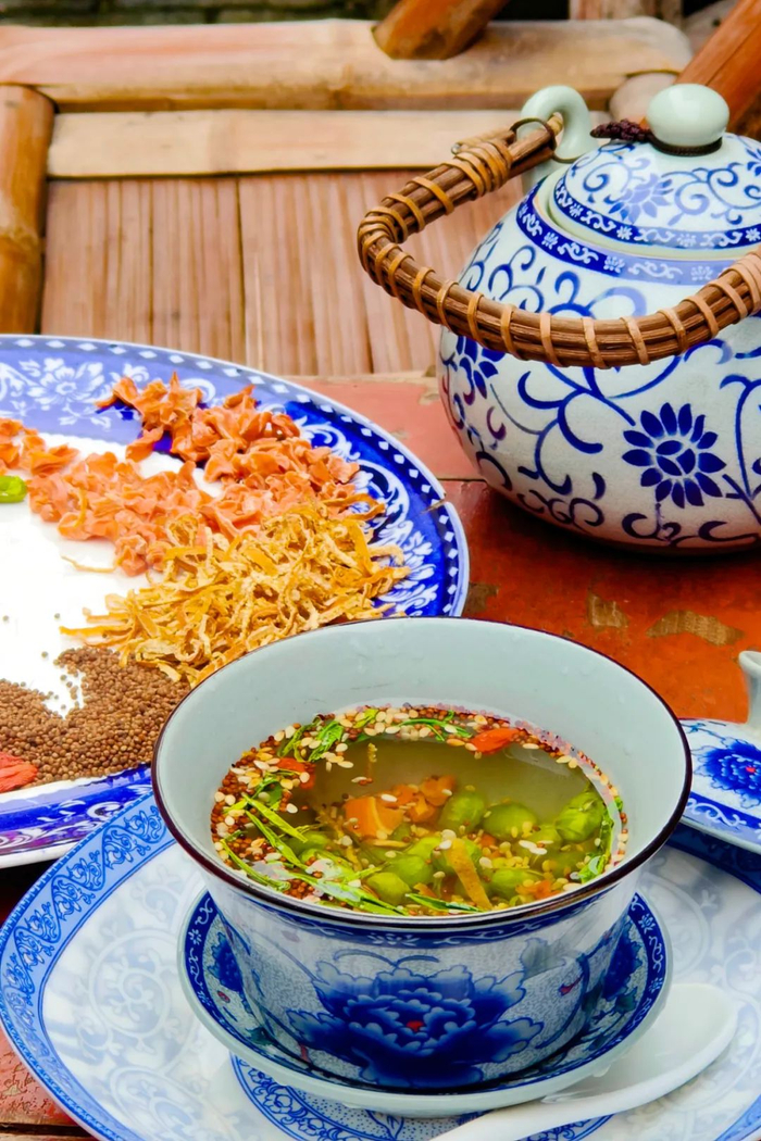 湖州三道茶“风枵（xiāo）茶、熏豆茶、清茶“历史悠久，为待客佳品。摄影/陈津了