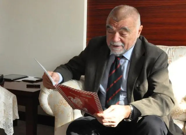 克罗地亚前总统斯捷潘·梅西奇先生　