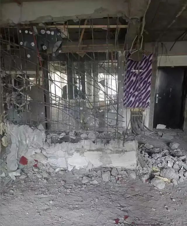 ▲被拆除的墙体