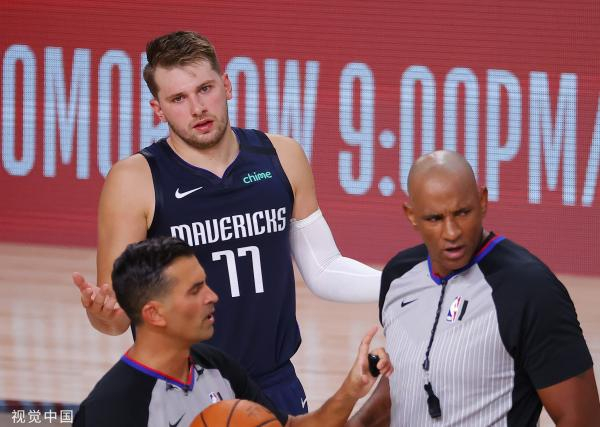 对判罚的过多抱怨牵扯了东契奇的精力。