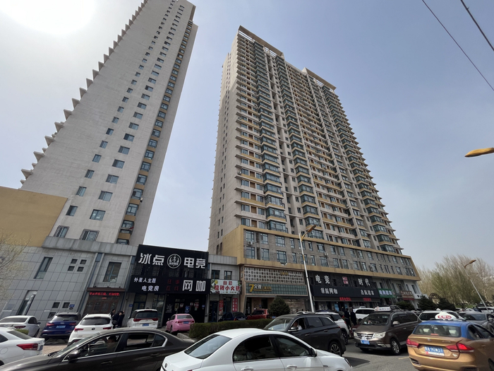 近日，哈尔滨一居民楼承重墙被砸导致全楼大范围开裂一事备受关注。图/IC photo