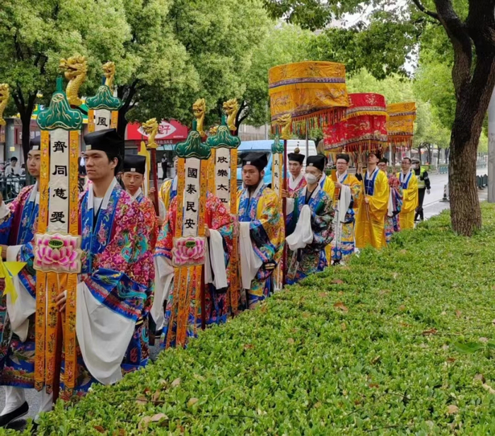 图14  2023年“三月半”圣堂庙会道教仪仗行街，崇福道院供图