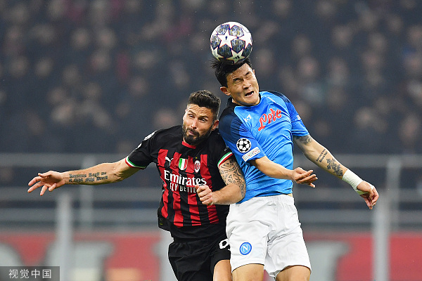 金玟哉和吉鲁争顶。