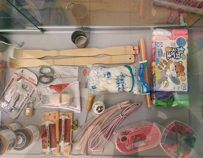 “买不到柜台”的部分陈设