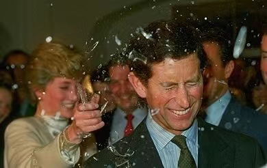 1986年，查尔斯和戴安娜王妃在《黎明生机》拍摄现场