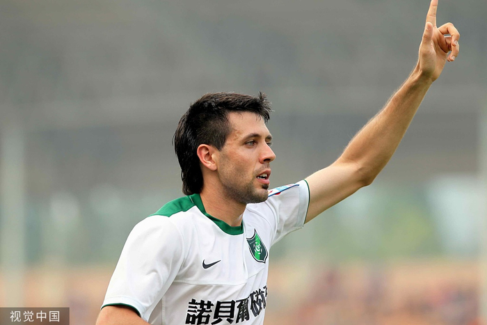 佩佐拉诺曾在绿城踢球。