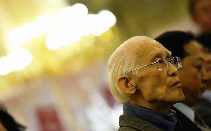     余光中 □资料照片