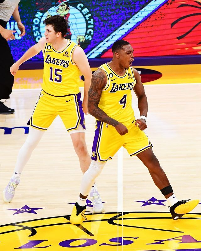 朗尼·沃克（右）也和里弗斯一样，成为了湖人的奇兵。