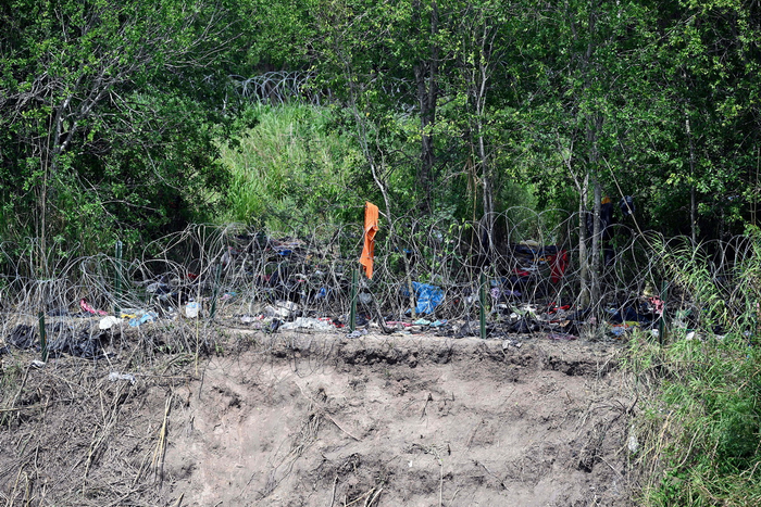 当地时间5月9日，墨西哥马塔莫罗斯，格兰德河美国一侧的铁丝网。