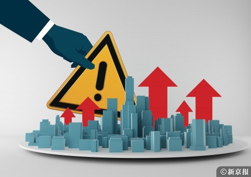 进入5月份以来，A股已有多家房企已经触发退市风险警示或者其他风险警示。资料图片