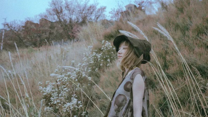 拍摄《漫长的季节》时卢静在云南留影。/ 受访者供图