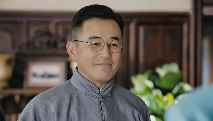 王志飞儿子:父亲成名后“抛妻弃子”,进娱乐圈后向爹低头|郭麒麟|平凡之路|张歆艺|演技|父子_新浪新闻