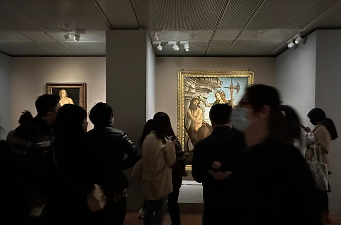 上海东一美术馆正在展出的“波提切利与文艺复兴”特展现场