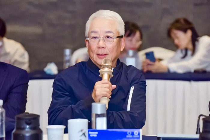 中国企业家俱乐部理事长、企业绿色发展研究院主席、天泰集团创始人王若雄致辞