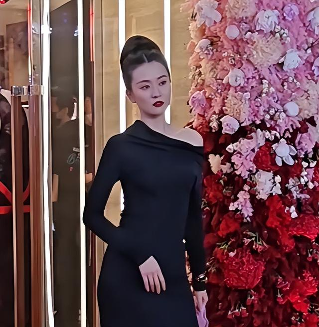杨洋王楚然曝恋情,前任坐不住了,乔欣、王子奇纷纷疑似倒油|恋爱|娱记|宋茜|张天爱|沉默_新浪娱乐_新浪新闻