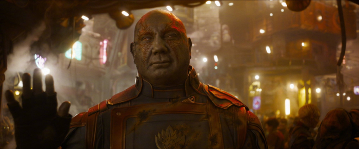 “铁憨憨”德拉克斯，家人被罗南杀害，一直在用坚硬隐藏柔软的一面。（图/《银河护卫队3》）