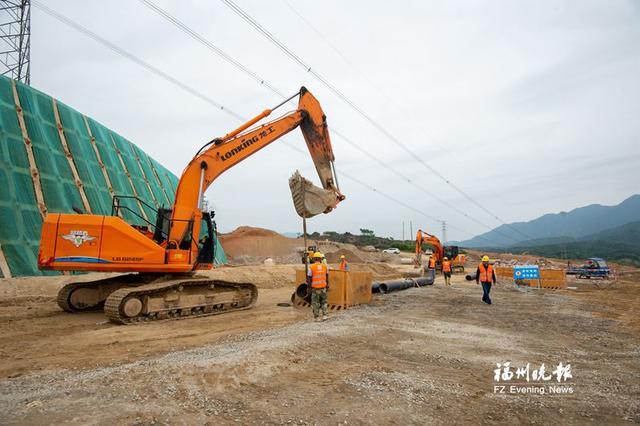 丹江大道供水配套管网工程建设现场。