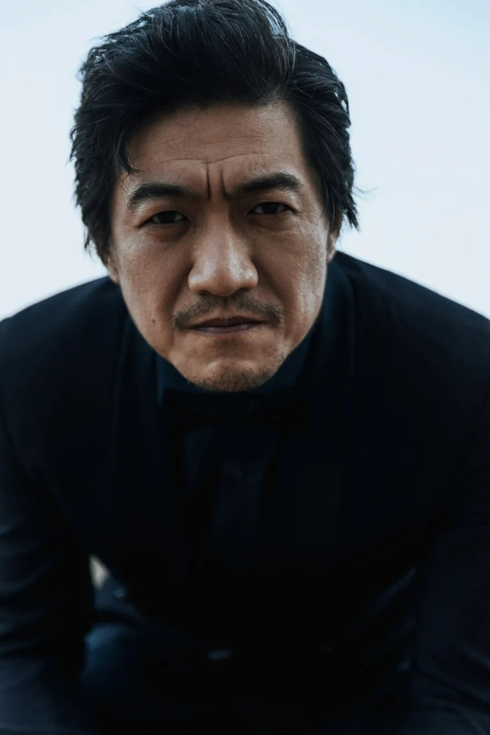 ▲从来不看自己作品回放的陈明昊说，他会找时间好好看看《漫长的季节》，因为他喜欢那种能从内心激发出能量的角色。受访者供图