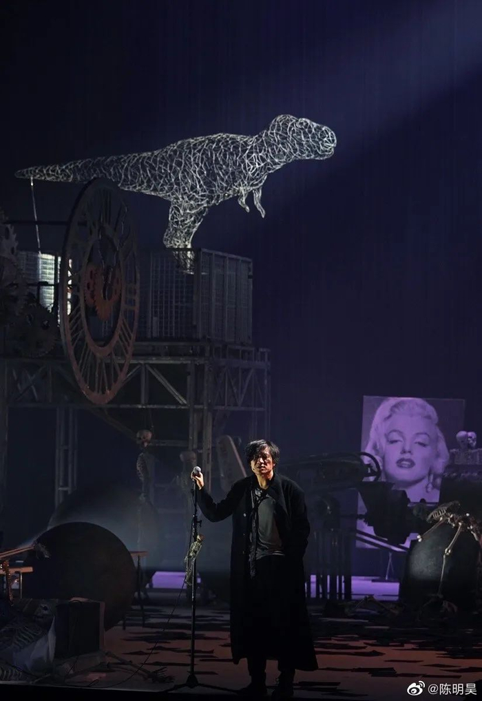 ▲不久前，陈明昊出演的孟京辉话剧作品《第七天》在北京上演。  图片来自其微博