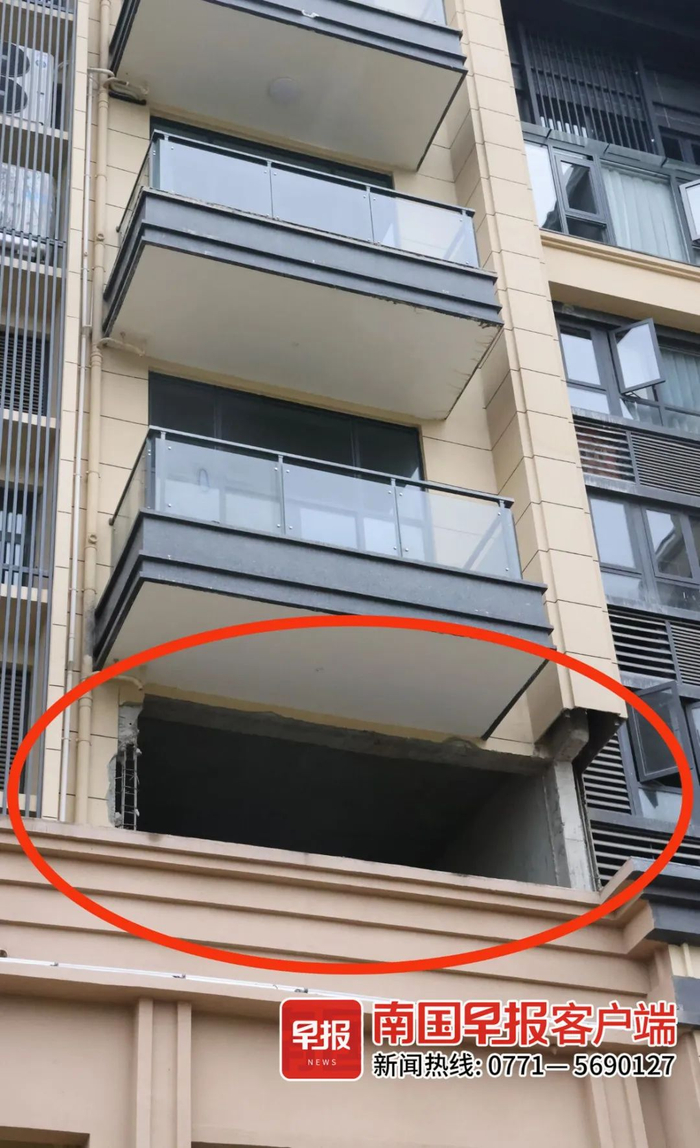 ▲涉事阳台。本文图片均为南国早报全媒体记者 何定坚摄