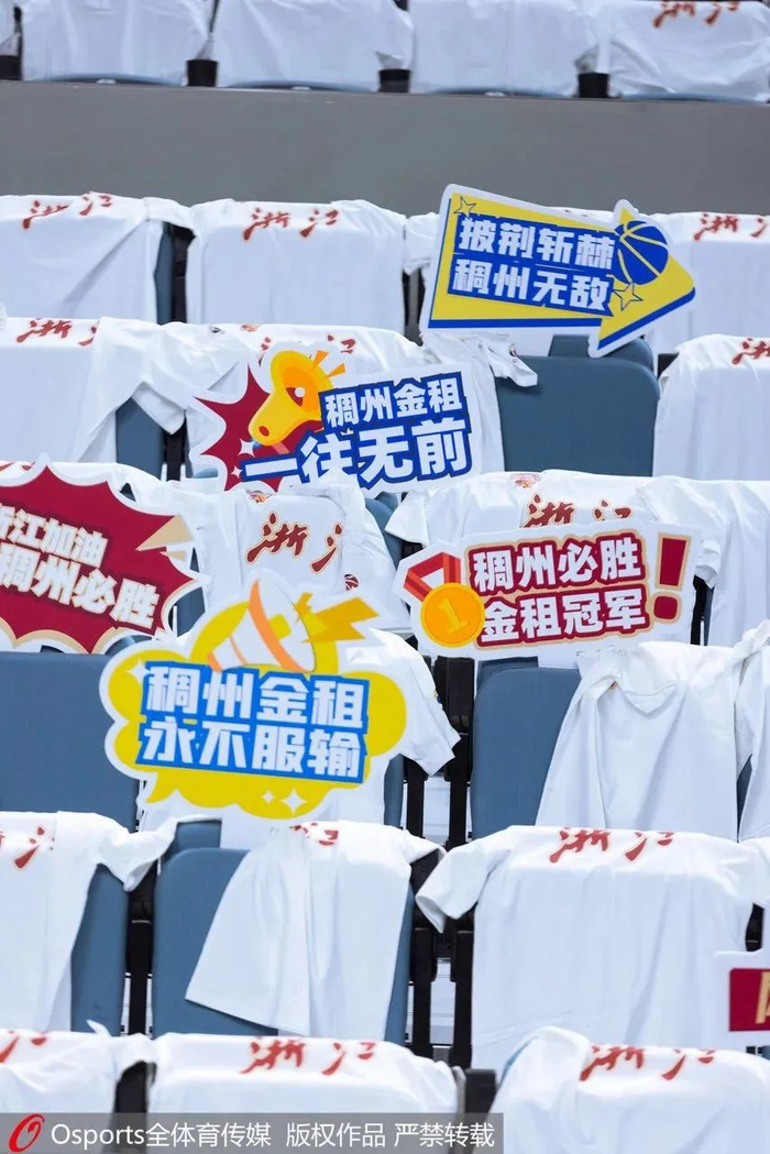 浙江队现场放置的加油标语。