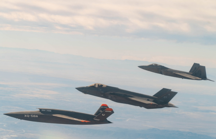 在未来战场，隐身无人机将是有人驾驶隐身战机的重要搭档。