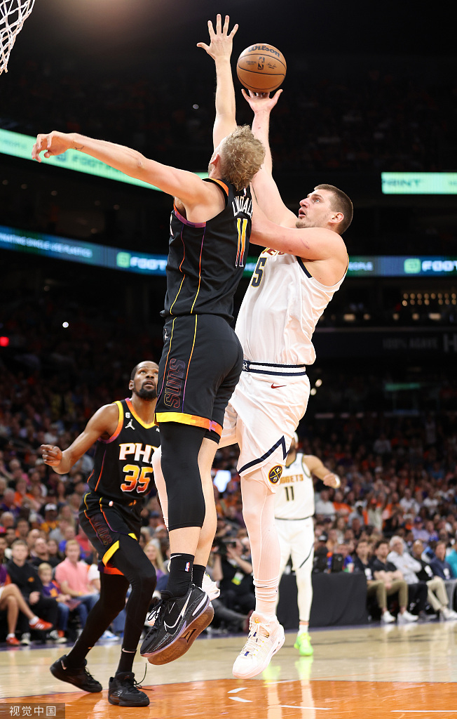 约基奇强打兰代尔。