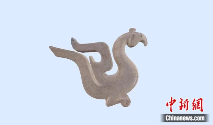 鸿山遗址邱承墩出土的凤形玉佩。（该玉佩也是无锡市徽的原型）鸿山遗址博物馆供图