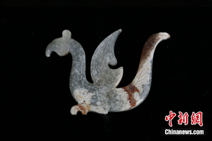 鸿山遗址邱承墩出土的凤形玉佩。鸿山遗址博物馆 供图
