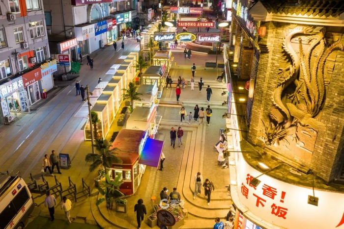 新街区打造出了多个退台式的活动空间。