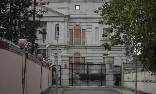 香港知名富二代标价10亿售卖两套半山豪宅,低调再婚娶"灰姑娘"