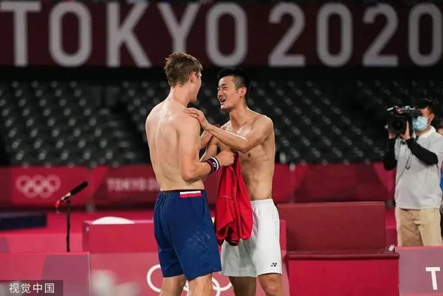 东京奥运会，谌龙决赛不敌安赛龙。