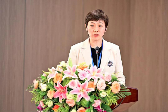 崔昕平做主旨演讲