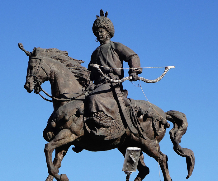 耶律阿保机雕像