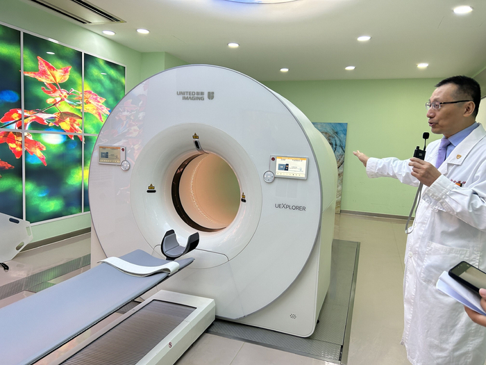 在中山医院核医学科，有全球首台具有194cm轴向视野的全身PET/CT。澎湃新闻记者 李佳蔚 图