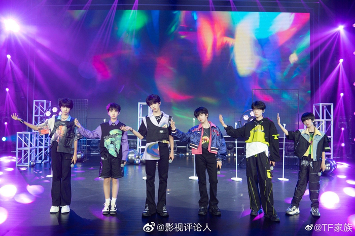 TF家族四代舞台ending照公开！|汪浚熙|张仲|魏子|团圆|王浩_新浪娱乐_新浪新闻