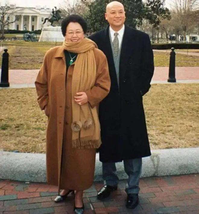 迟重瑞:我拒绝陈丽华3次,但母亲重病,她花大价钱